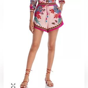 FARM Rio NEW Size L
Macaw Scarf Shorts